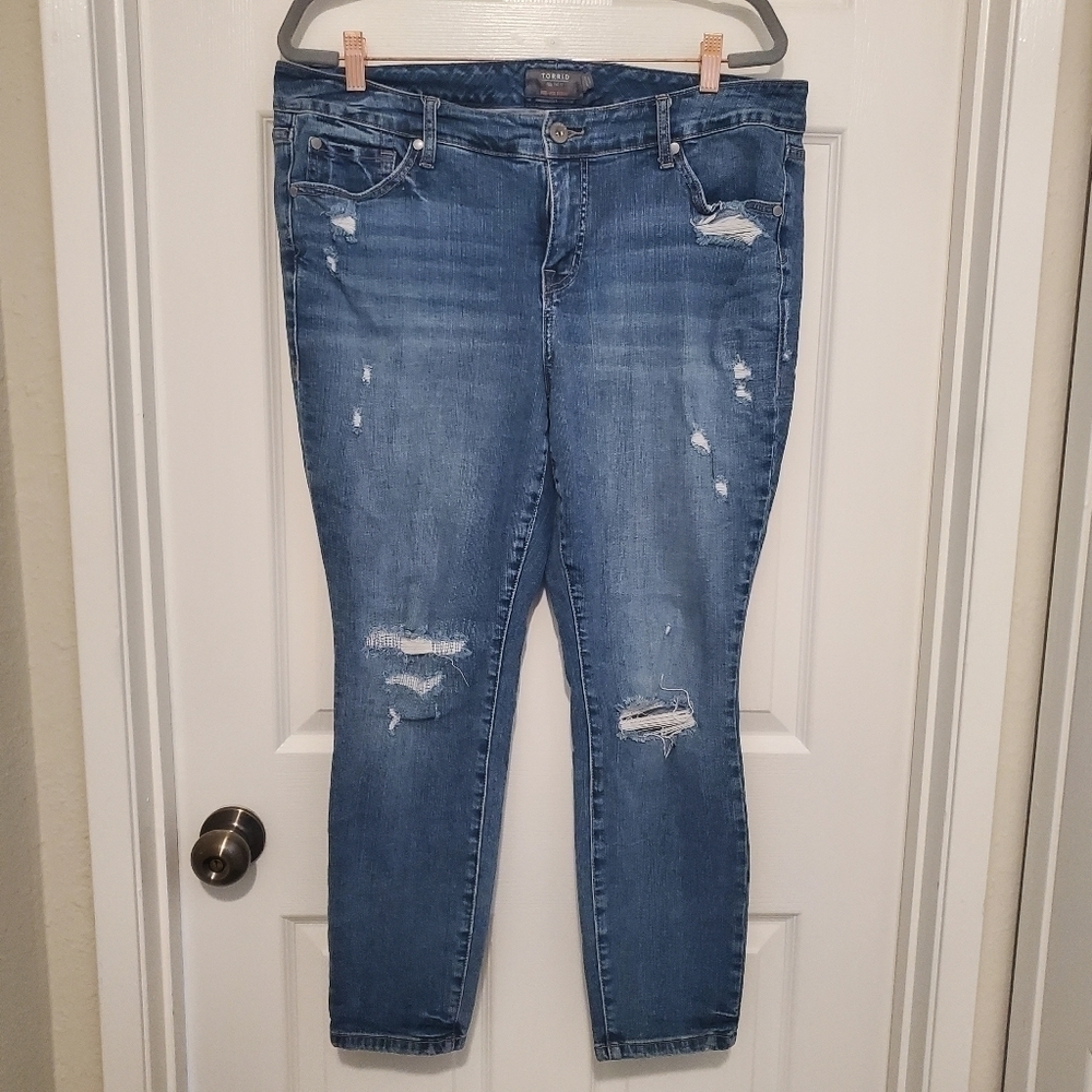 Torrid Mid Rise Skinny Jeans Distressed 14S Vintage Stretch
